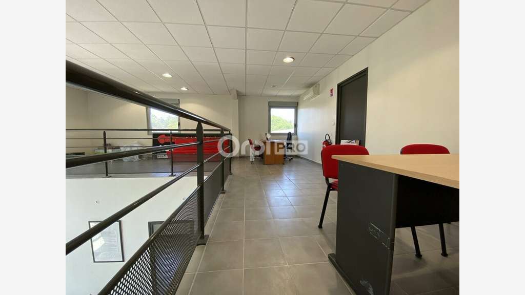 Bureaux 73m² belle luminosité à louer à Craponne