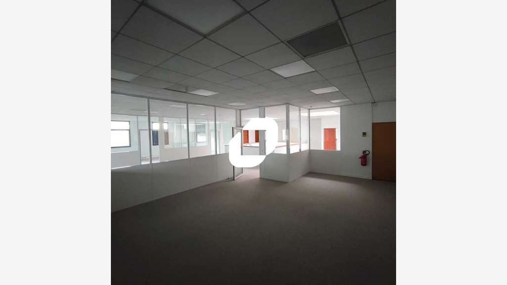 A louer Bureaux 617m² Creteil