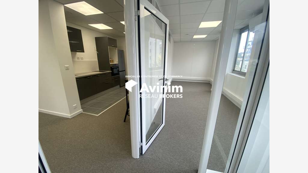 A louer ou vendre, plateau bureaux 100m² à Crolles