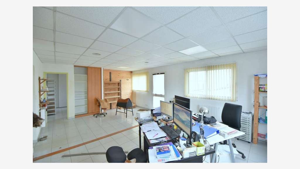Local/bureau de 52m² à louer en ZA à Cugand (85)