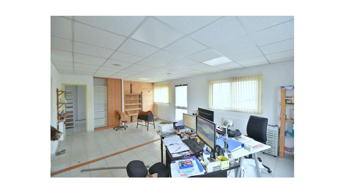 Local/bureau de 52m² à louer en ZA à Cugand (85)