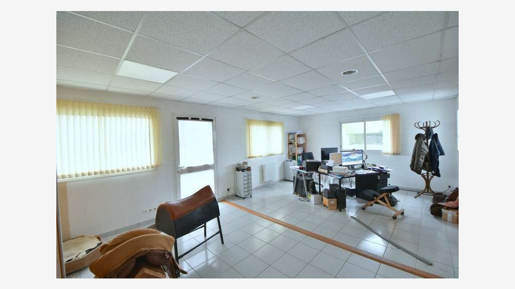 Local/bureau de 52m² à louer en ZA à Cugand (85)