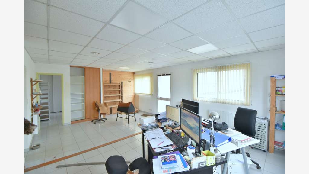 Local professionnel 52m² à louer en ZA à Cugand