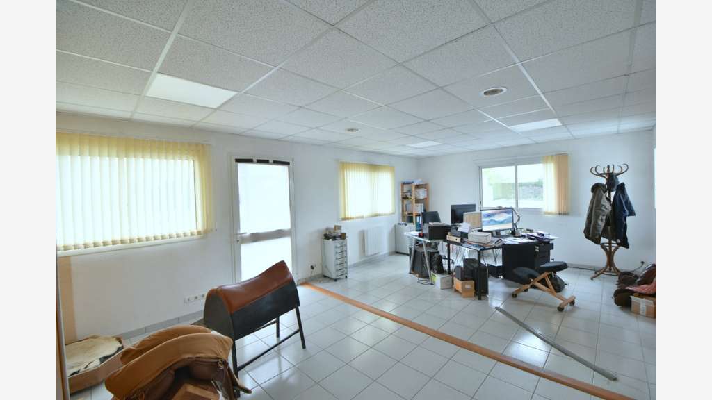 Local professionnel 52m² à louer en ZA à Cugand