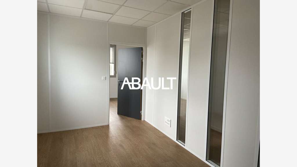 À louer bureaux 105m² R+1 normes PMR à Cugnaux