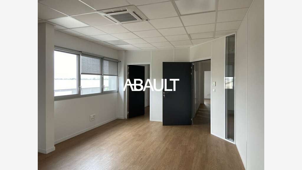 À louer bureaux 105m² R+1 normes PMR à Cugnaux