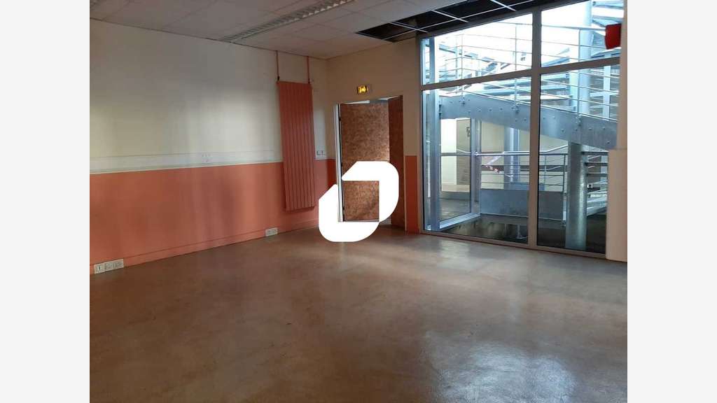 A louer Bureaux 280m² Dammarie les lys
