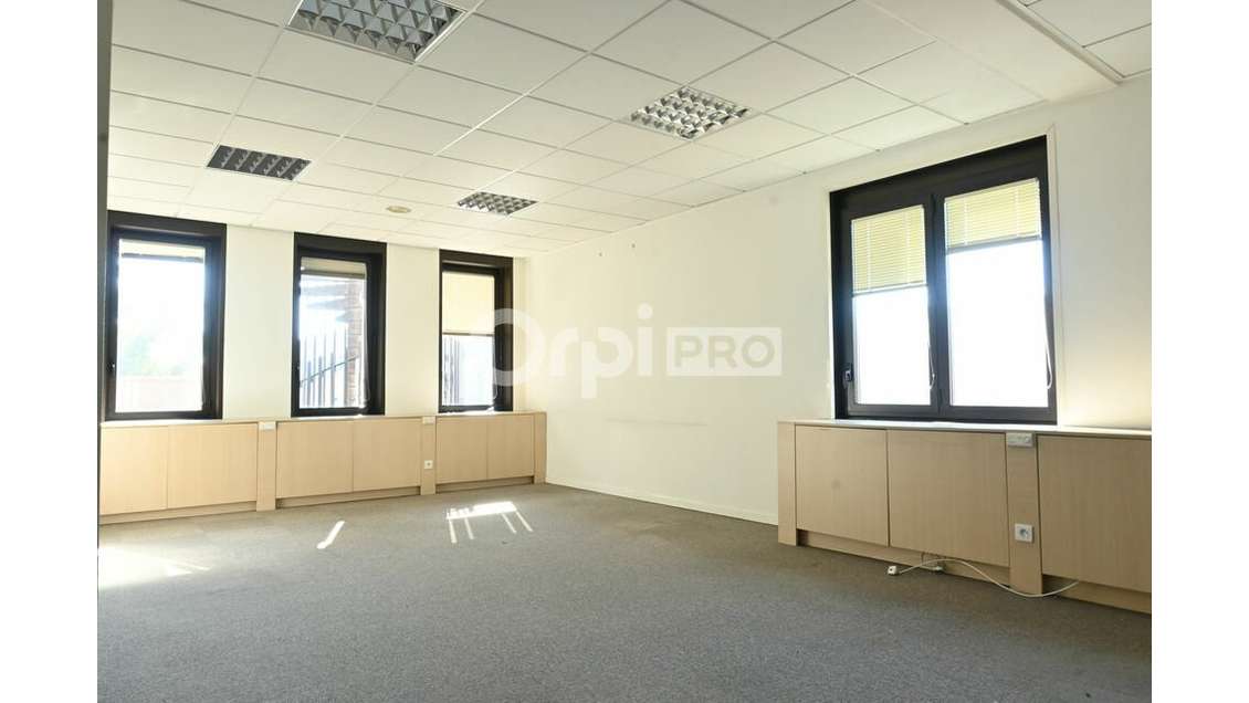 A louer bureaux lumineux 450m² RDC à Dardilly