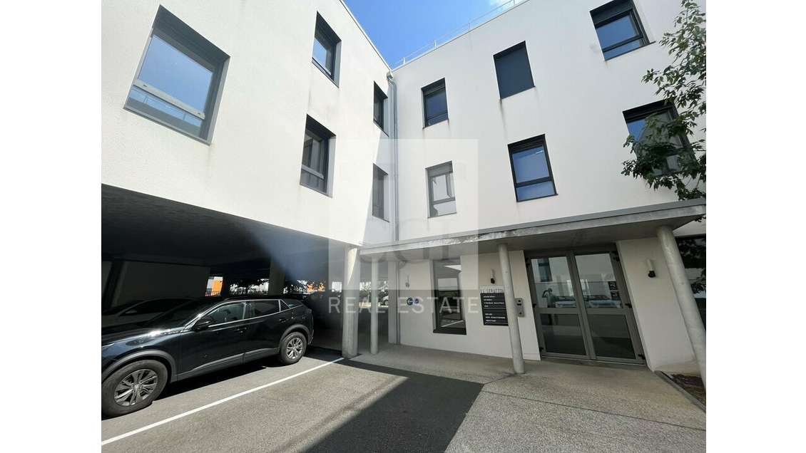 Bureaux en parfait état 124m² à louer à Dardilly 