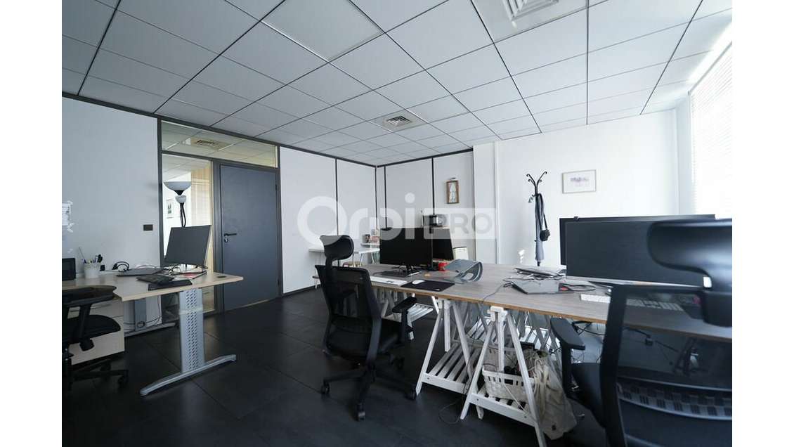 Bureau à louer 150m²  Zone Techlid Dardilly