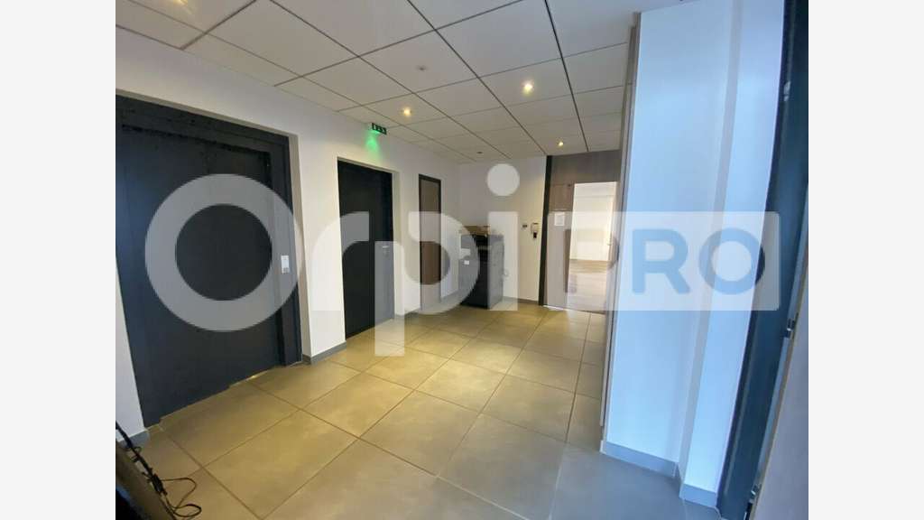 A louer bureaux 345m² divisibles à Dardilly