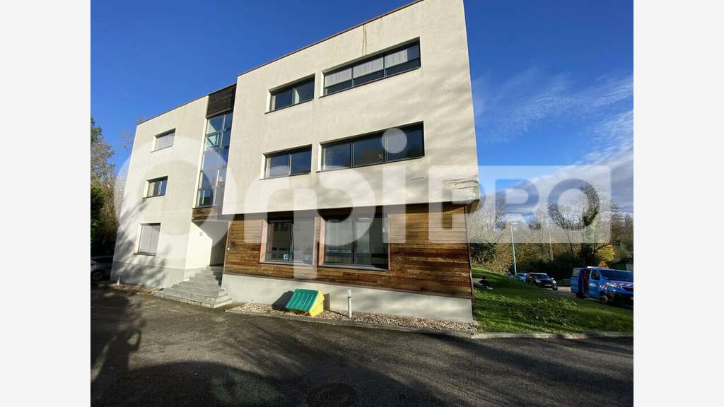 A louer bureaux 345m² divisibles à Dardilly 