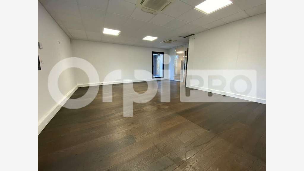 A louer bureaux 345m² divisibles à Dardilly
