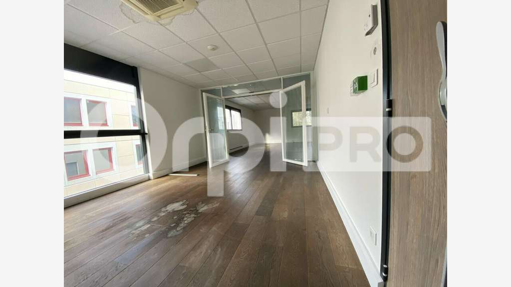 A louer bureaux 345m² divisibles à Dardilly