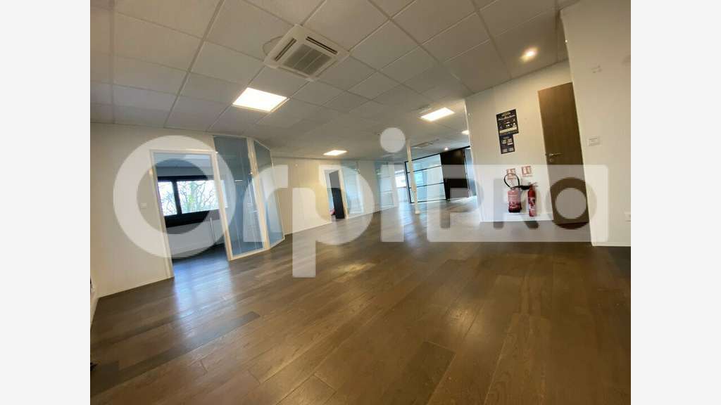 A louer bureaux 345m² divisibles à Dardilly