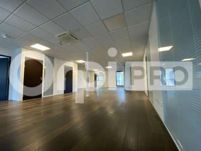A louer bureaux 345m² divisibles à Dardilly 