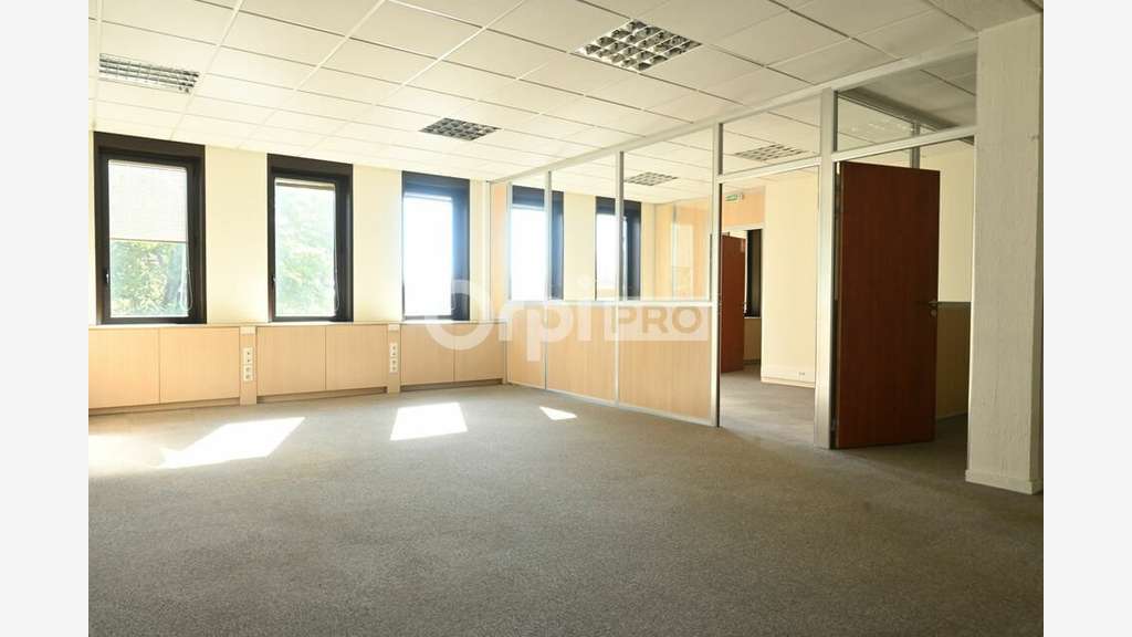 A louer bureaux lumineux 450m² en RDC à Dardilly