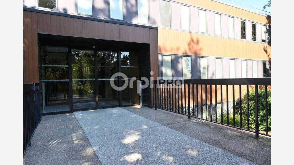 A louer bureaux lumineux 450m² en RDC à Dardilly