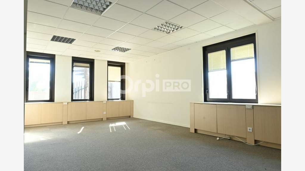 A louer bureaux lumineux 450m² en RDC à Dardilly