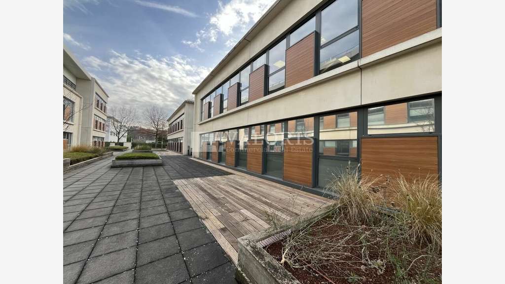 Bureaux cloisonnés à louer à Dardilly 