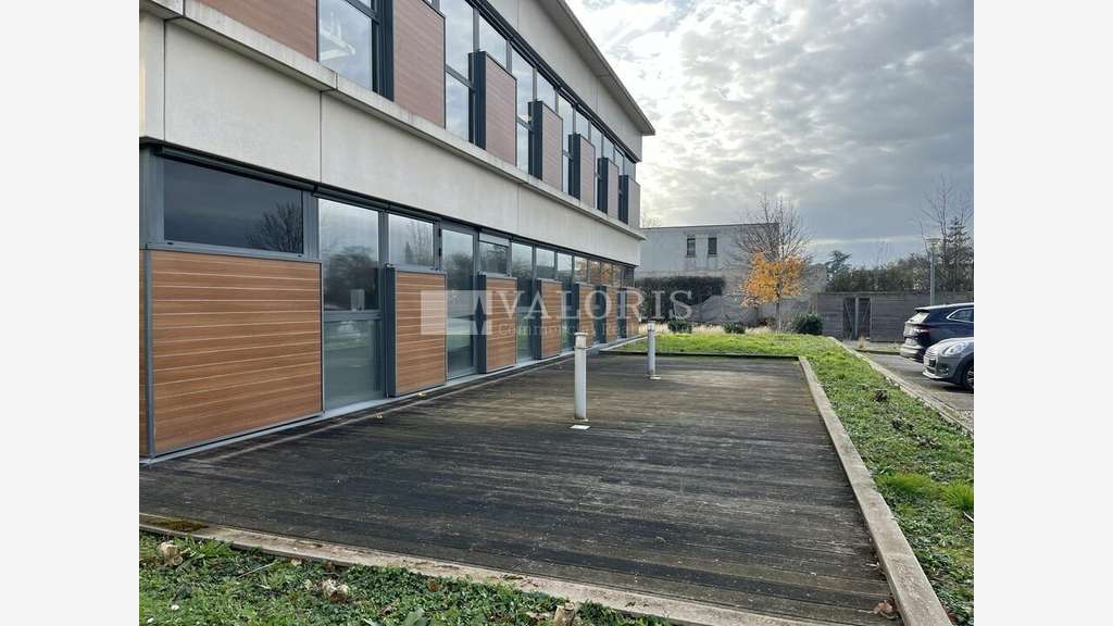 Bureaux cloisonnés à louer à Dardilly 