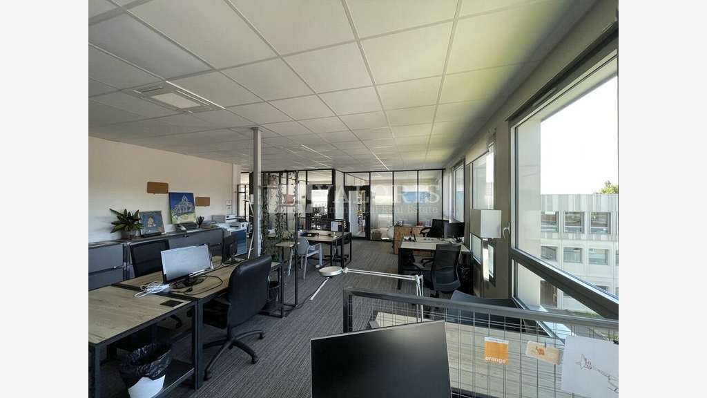Bureaux 343m² à louer à Dardilly TECHLID