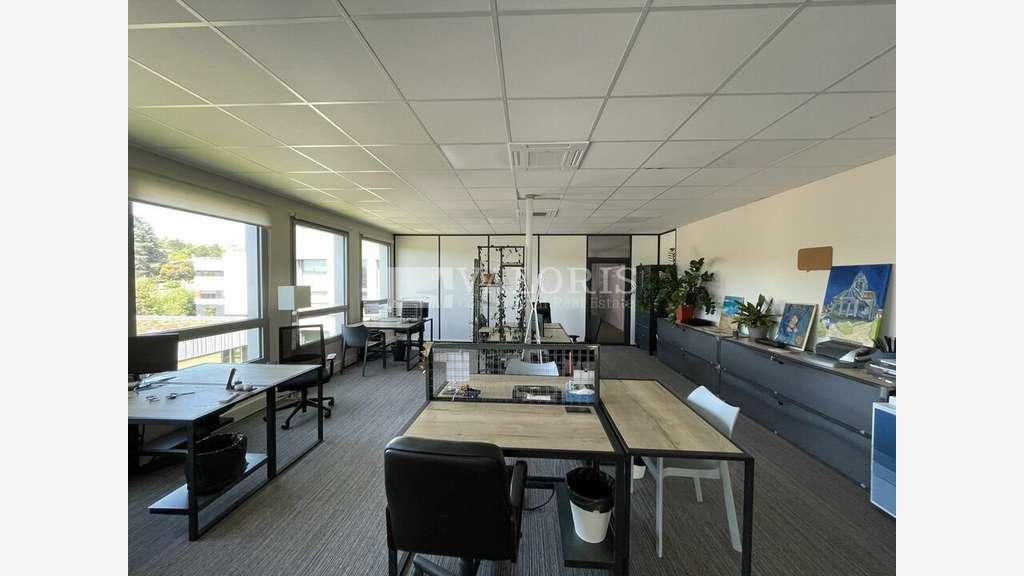 Bureaux 343m² à louer à Dardilly TECHLID