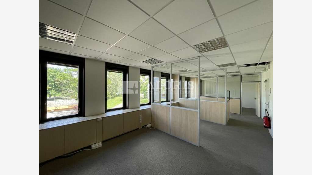 Bureaux 317m² en dernier étage à louer à Dardilly