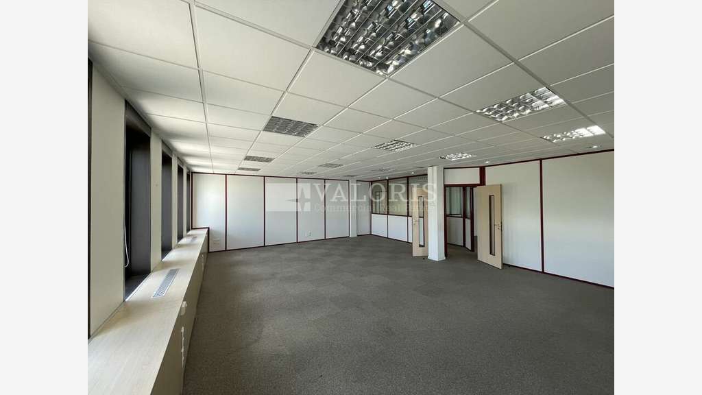Bureaux 317m² en dernier étage à louer à Dardilly
