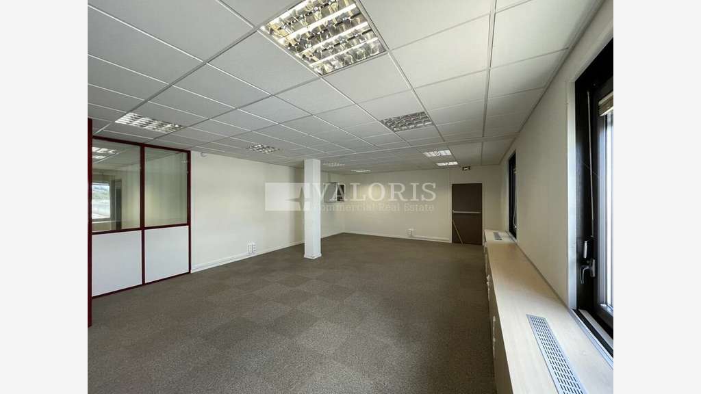 Bureaux 317m² en dernier étage à louer à Dardilly