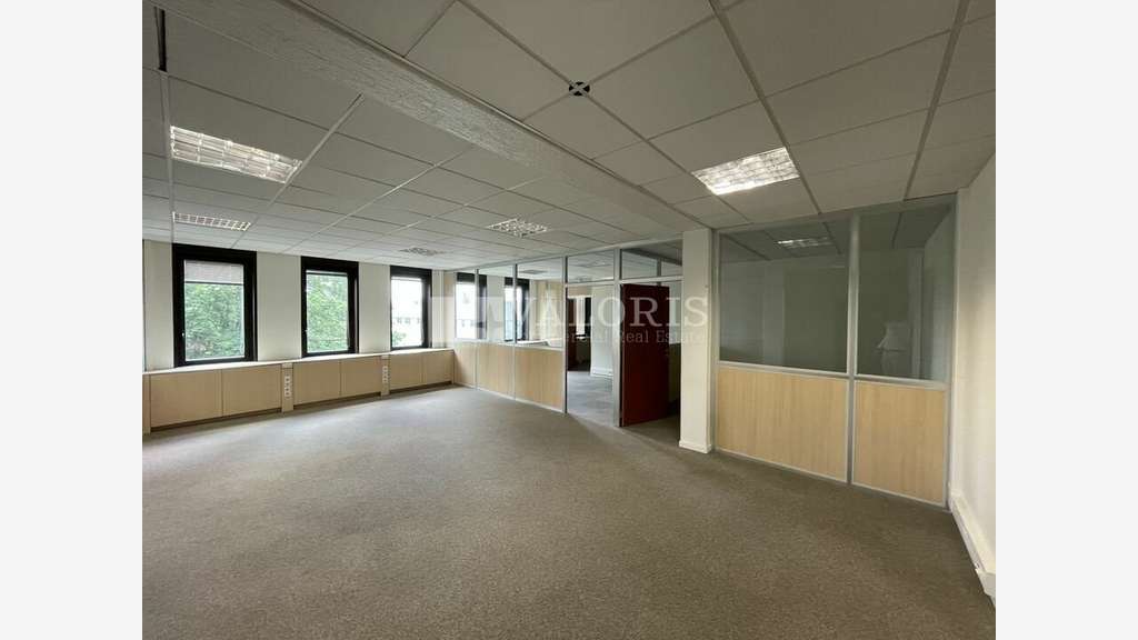 Bureaux 317m² en dernier étage à louer à Dardilly