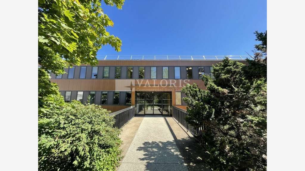 Bureaux 317m² en dernier étage à louer à Dardilly