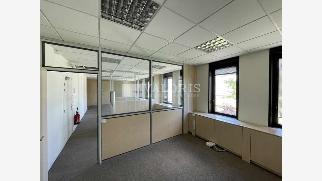 Bureaux 317m² en dernier étage à louer à Dardilly