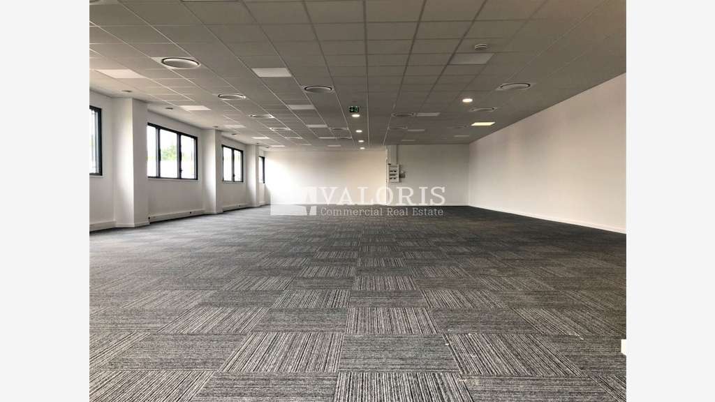 Bureaux 346m² à louer à Dardilly