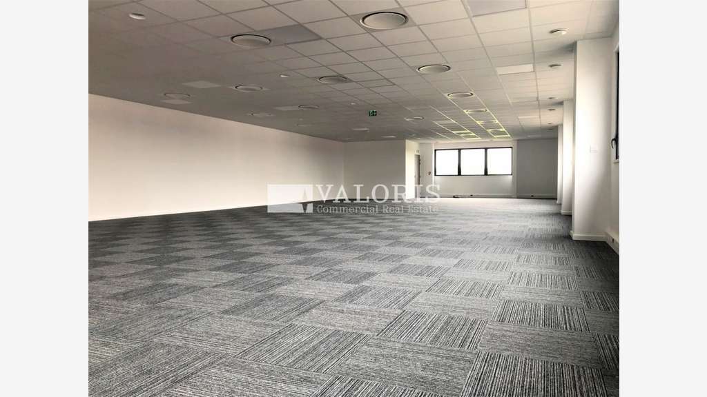 Bureaux 346m² à louer à Dardilly