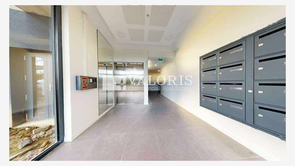 Bureaux neufs 857m² à louer à Dardilly 