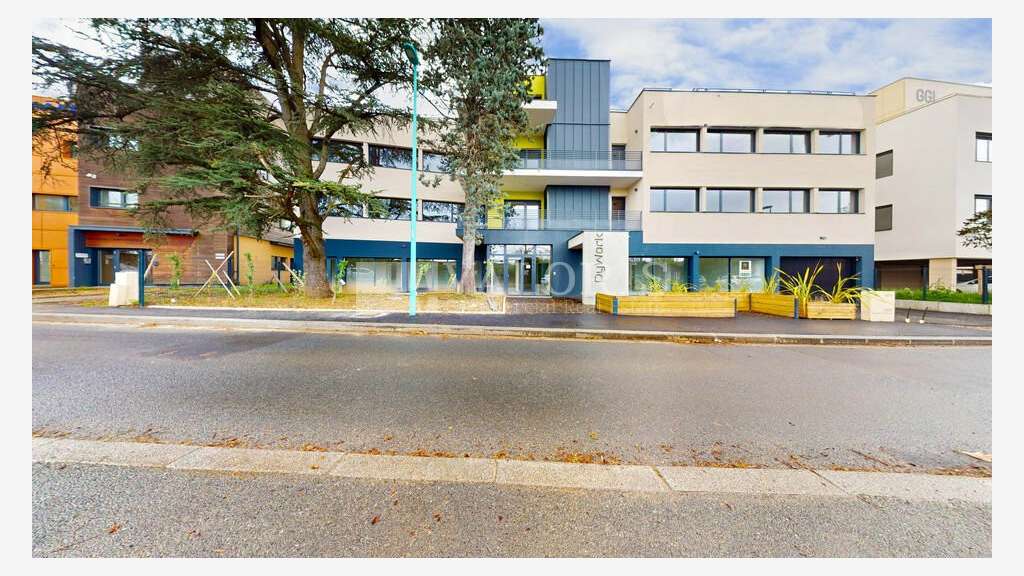 Bureaux neufs 857m² à louer à Dardilly 