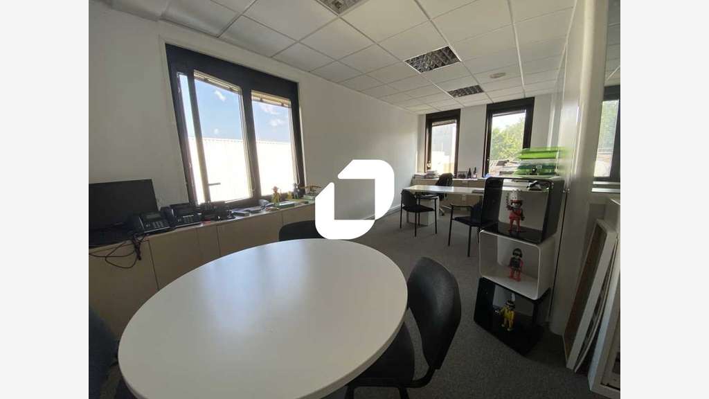 A louer Bureaux 351m² Dardilly