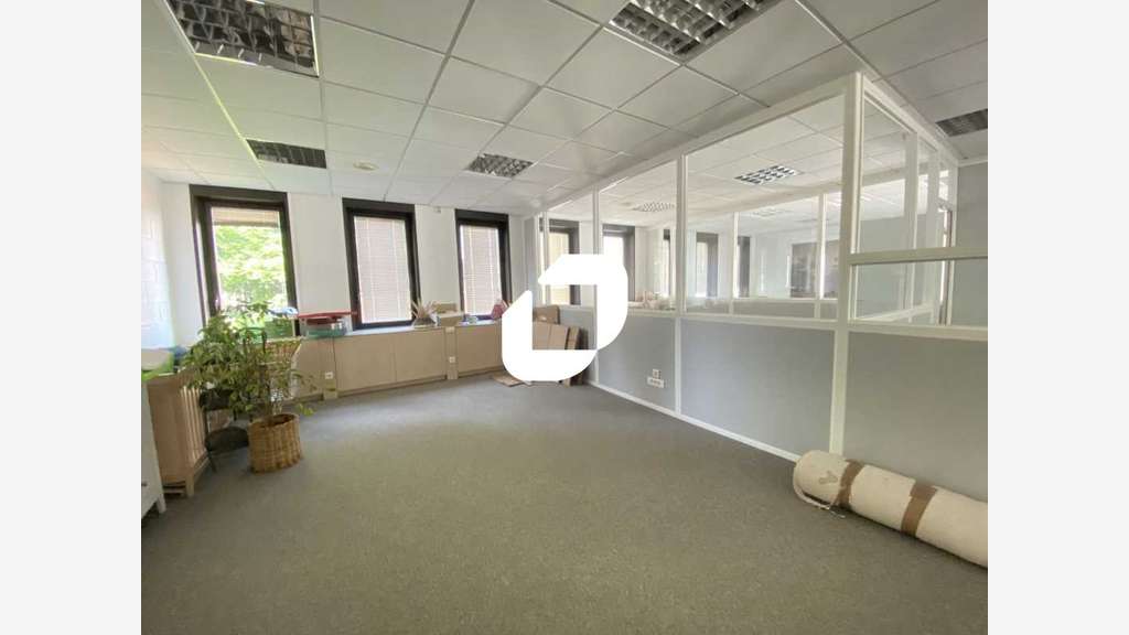 A louer Bureaux 351m² Dardilly