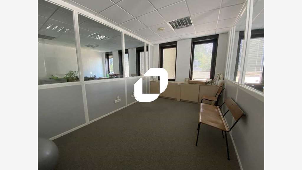 A louer Bureaux 351m² Dardilly