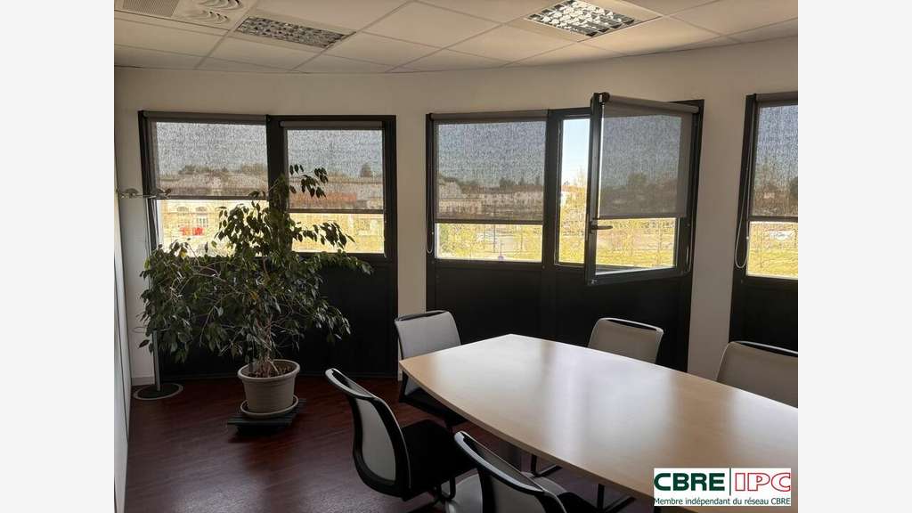 Location très beau plateau de bureau Dax gare TGV