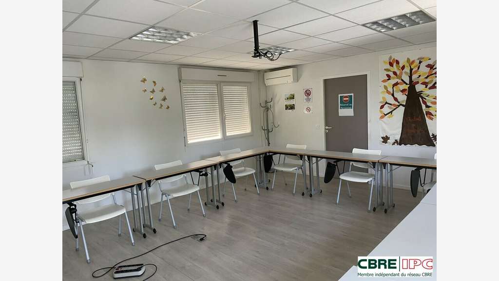 Location bureaux de 304m² + parkings à Dax Sud
