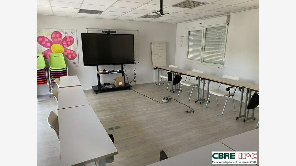 Location bureaux de 304m² + parkings à Dax Sud