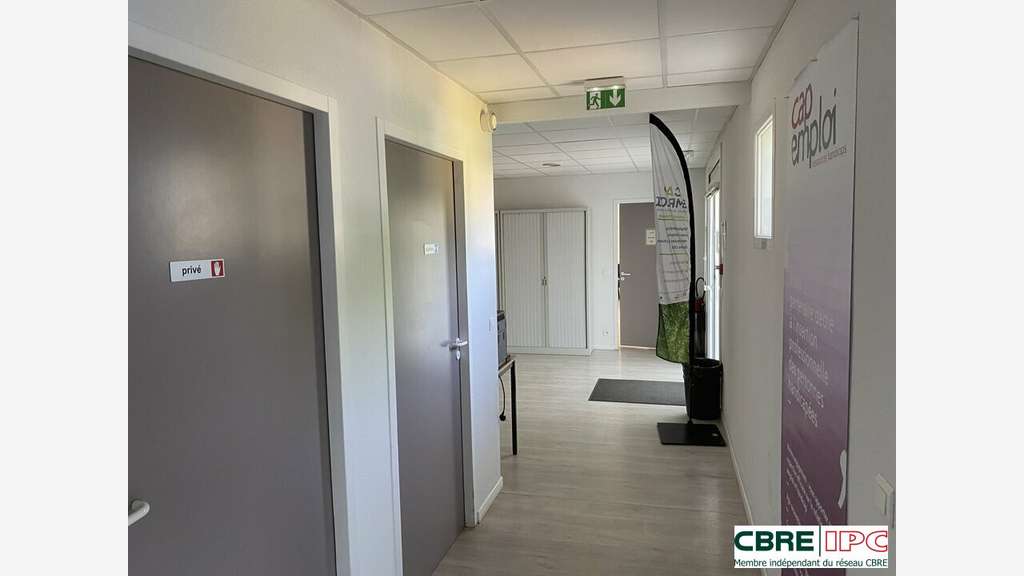 Location bureaux de 304m² + parkings à Dax Sud
