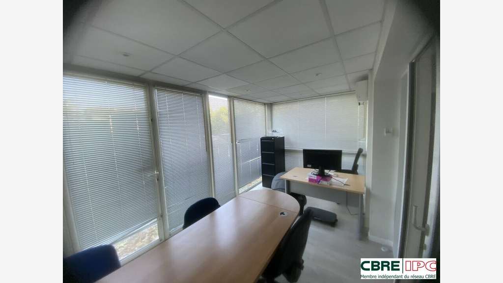 Location bureaux de 304m² + parkings à Dax Sud