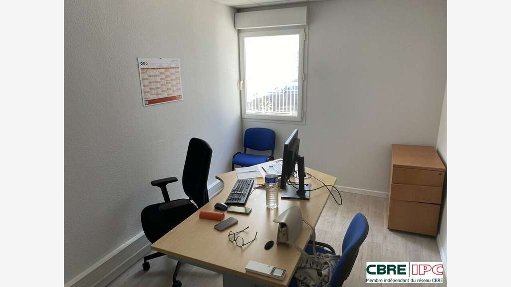 Location bureaux de 304m² + parkings à Dax Sud