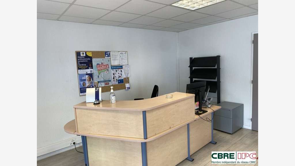 Location bureaux de 304m² + parkings à Dax Sud