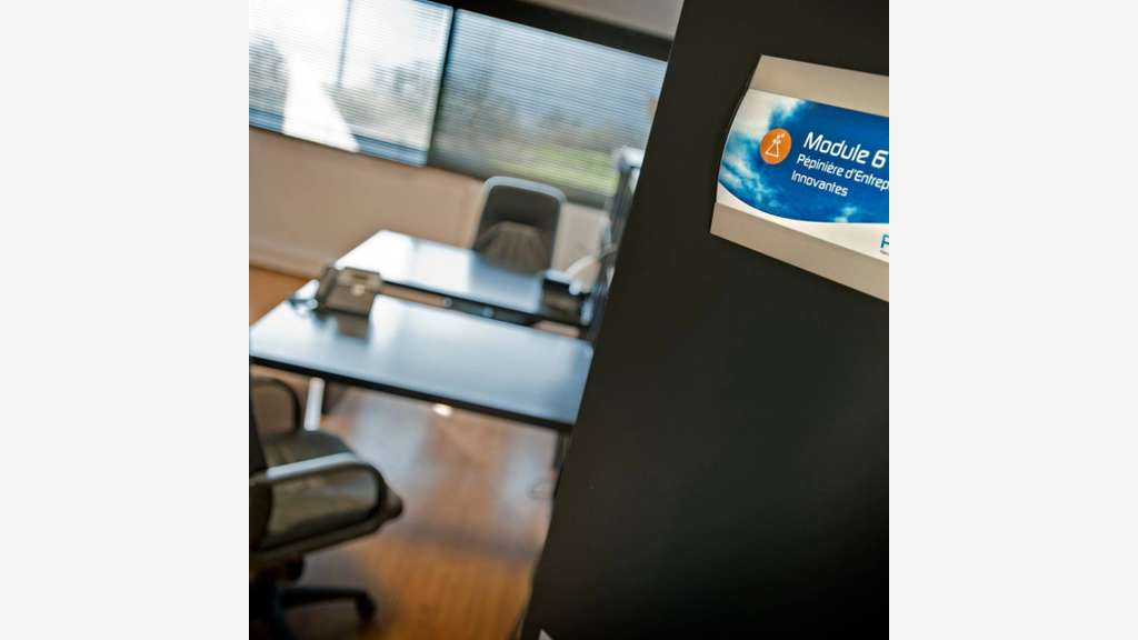 Loue bureaux de 16 à 18m² et Atelier 50m² Mende