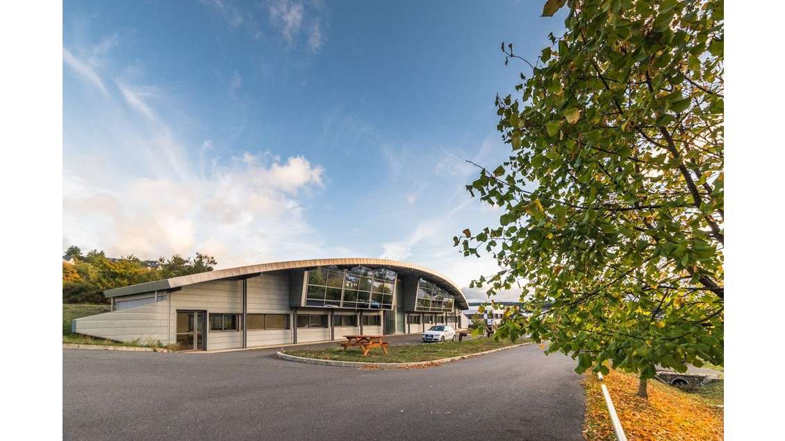 Loue bureaux de 16 à 18m² et Atelier 50m² Mende