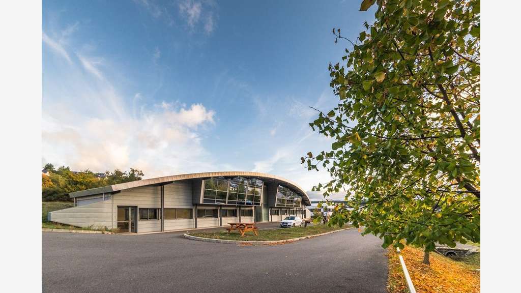 Loue bureaux de 16 à 18m² et Atelier 50m² Mende